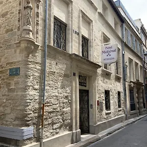 https://le-medieval-avignon.fr-provencehotel.com
